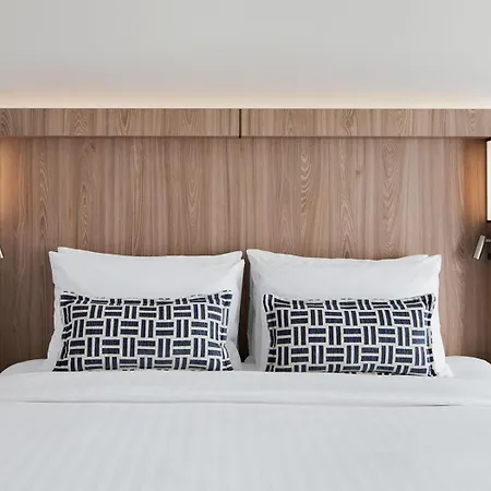 Courtyard By Marriott Otel