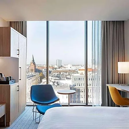 Courtyard By Marriott Hotell